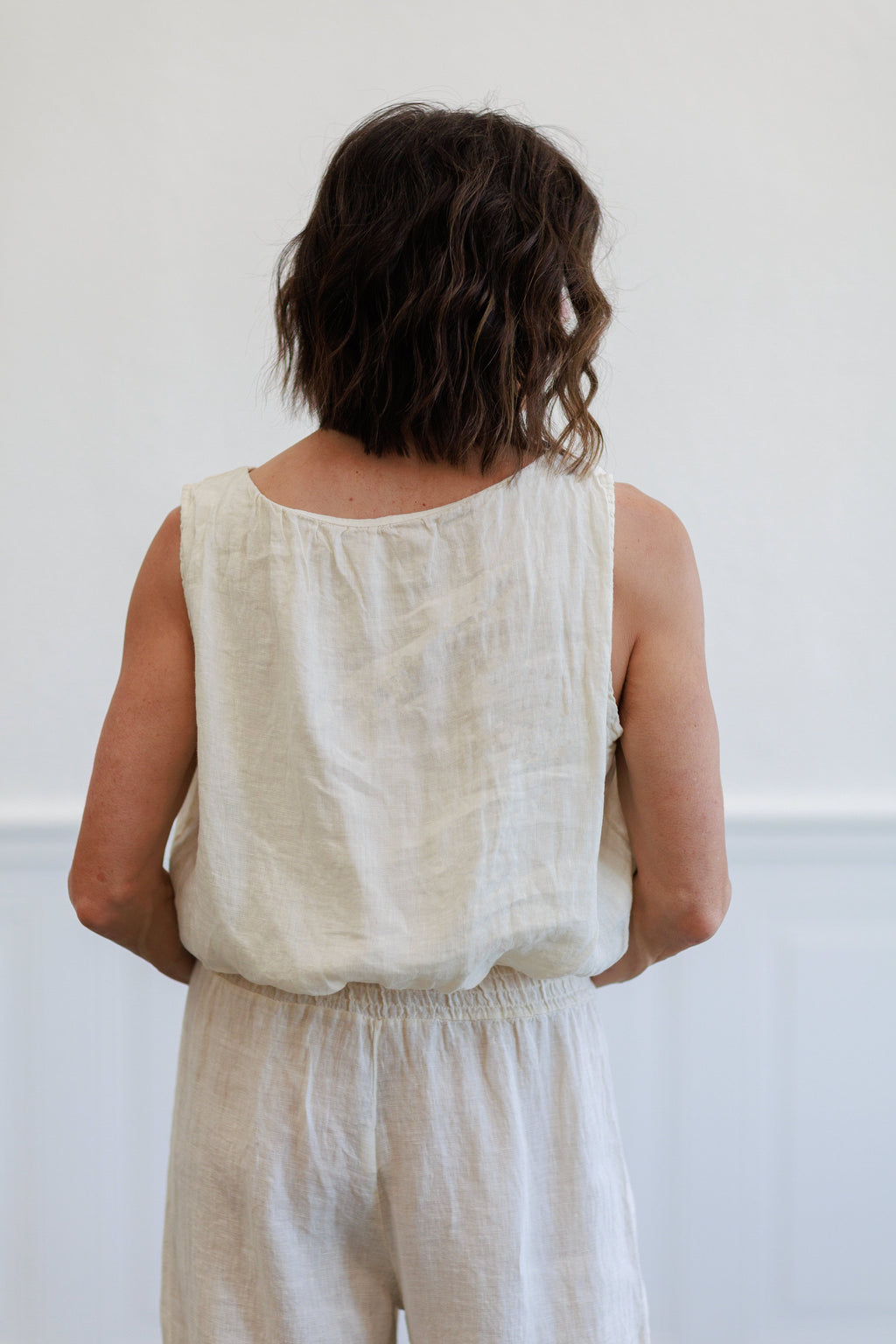 Butter Linen Sleeveless Blouson Top | Elastic Gathered Hem