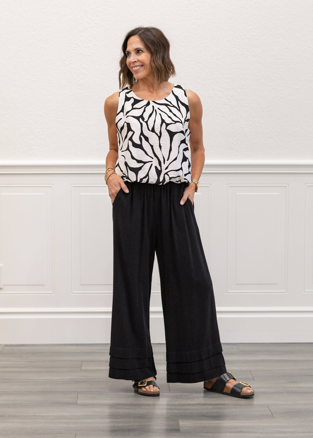 Tropical Print Balloon Sleeve Crop Top in Black White