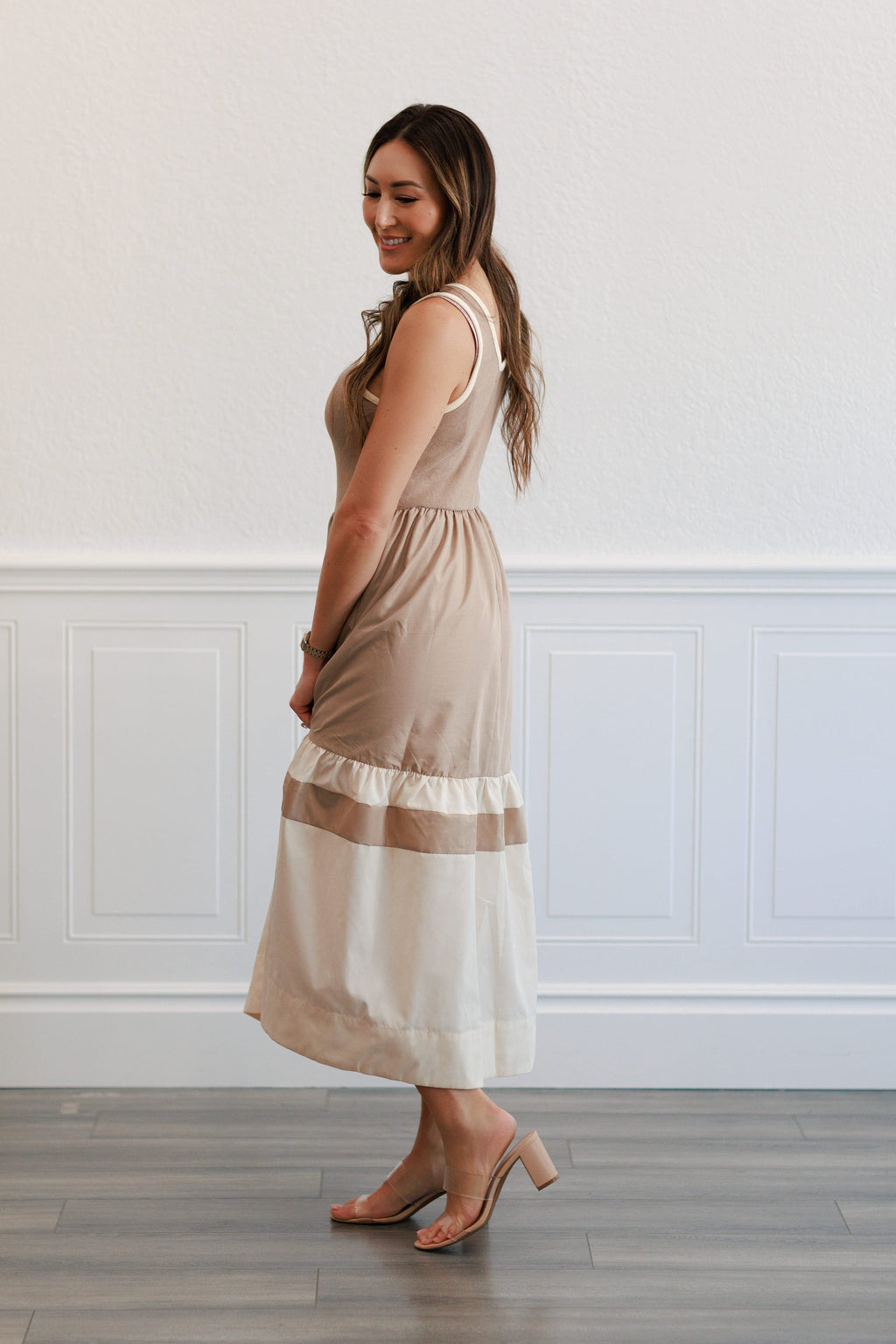 Contrast Trim Midi Dress in Tan