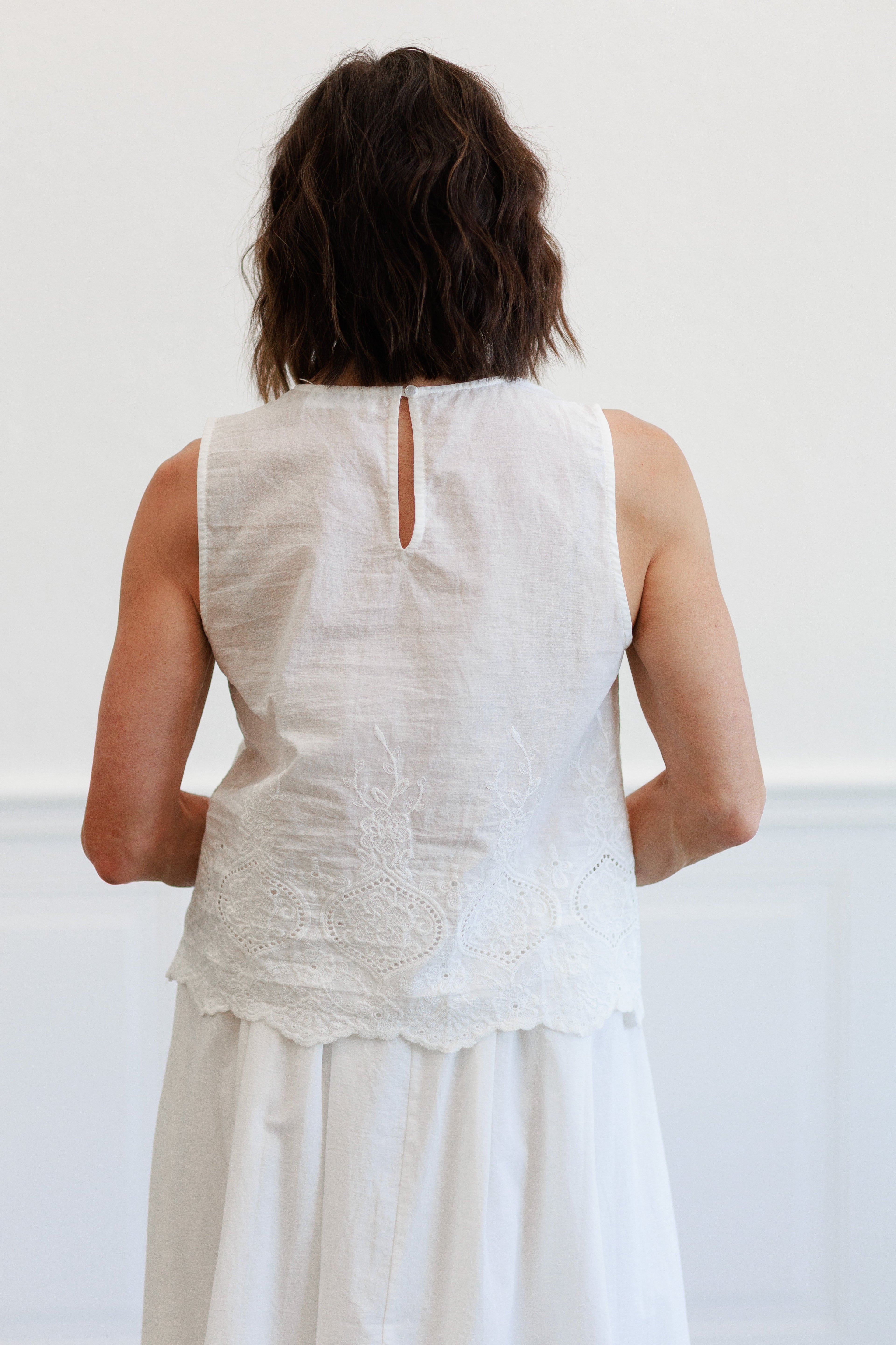 Eyelet Hem Tank Top in White