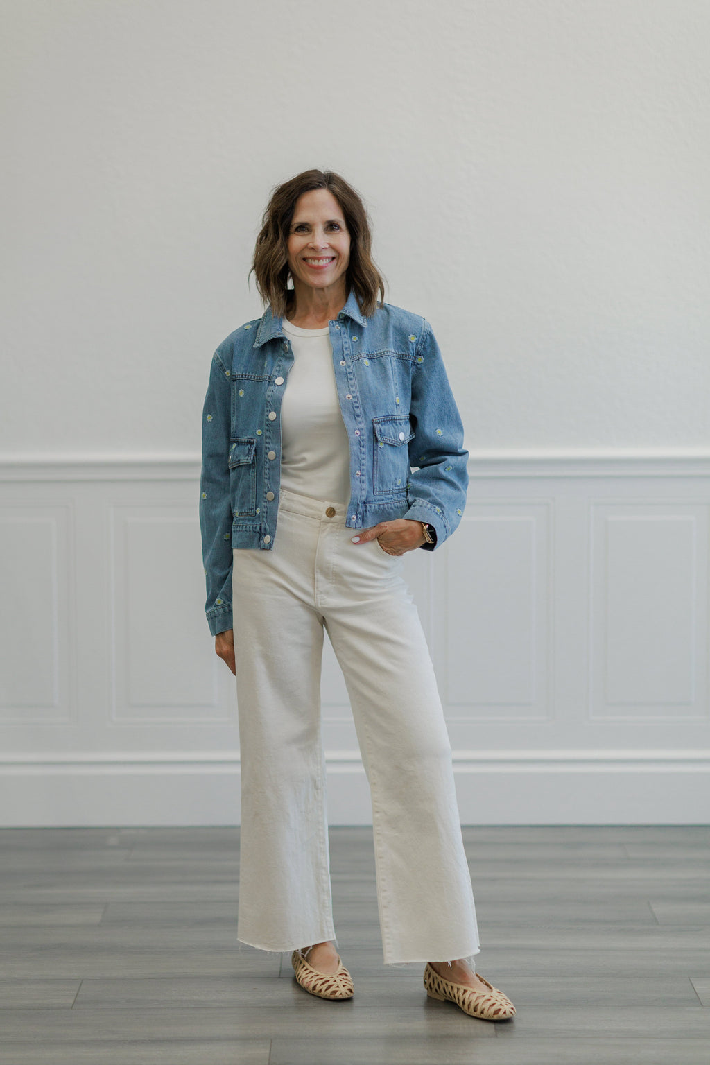 Light Wash Daisy Embroidered Cropped Denim Jacket
