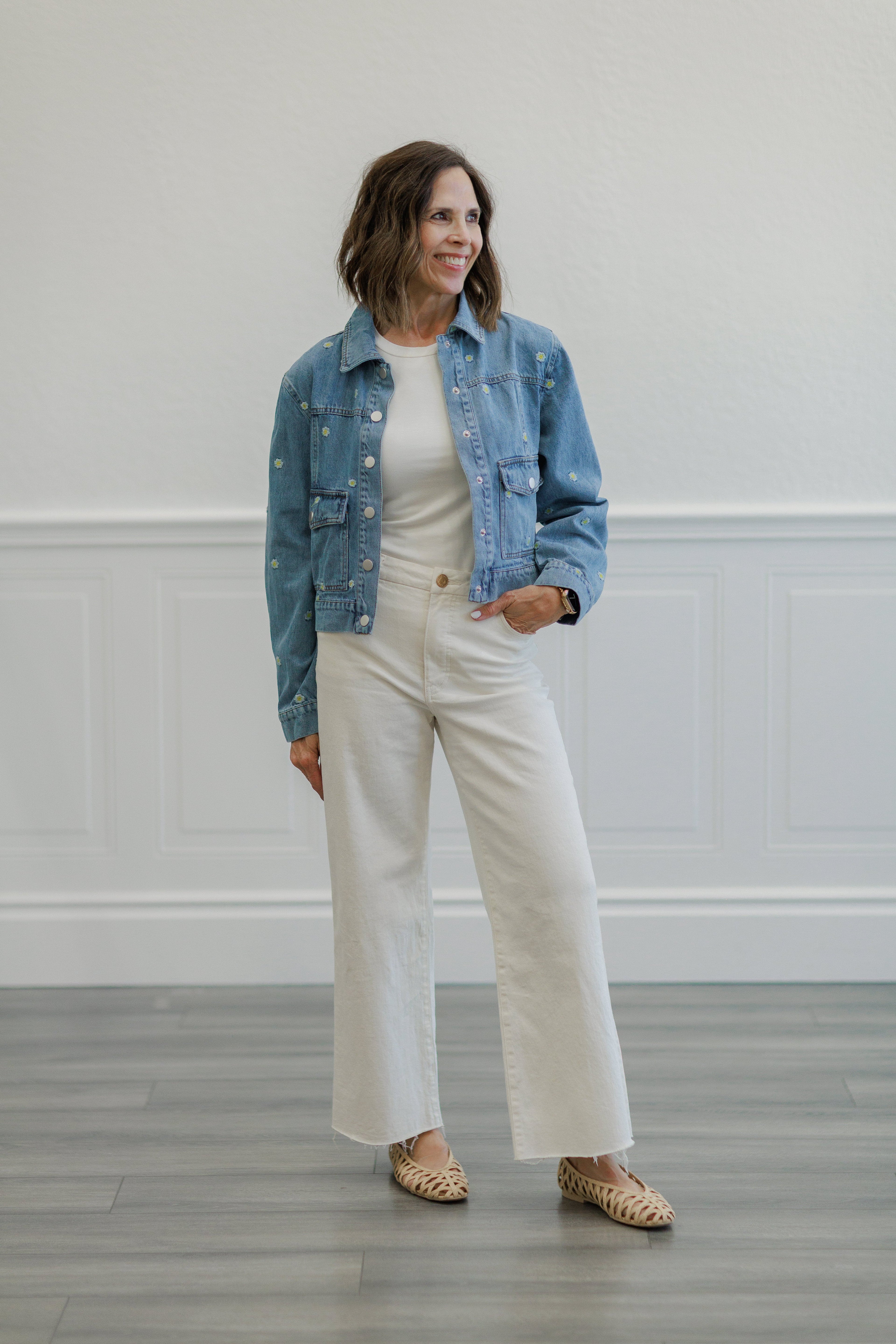 Light Wash Daisy Embroidered Cropped Denim Jacket