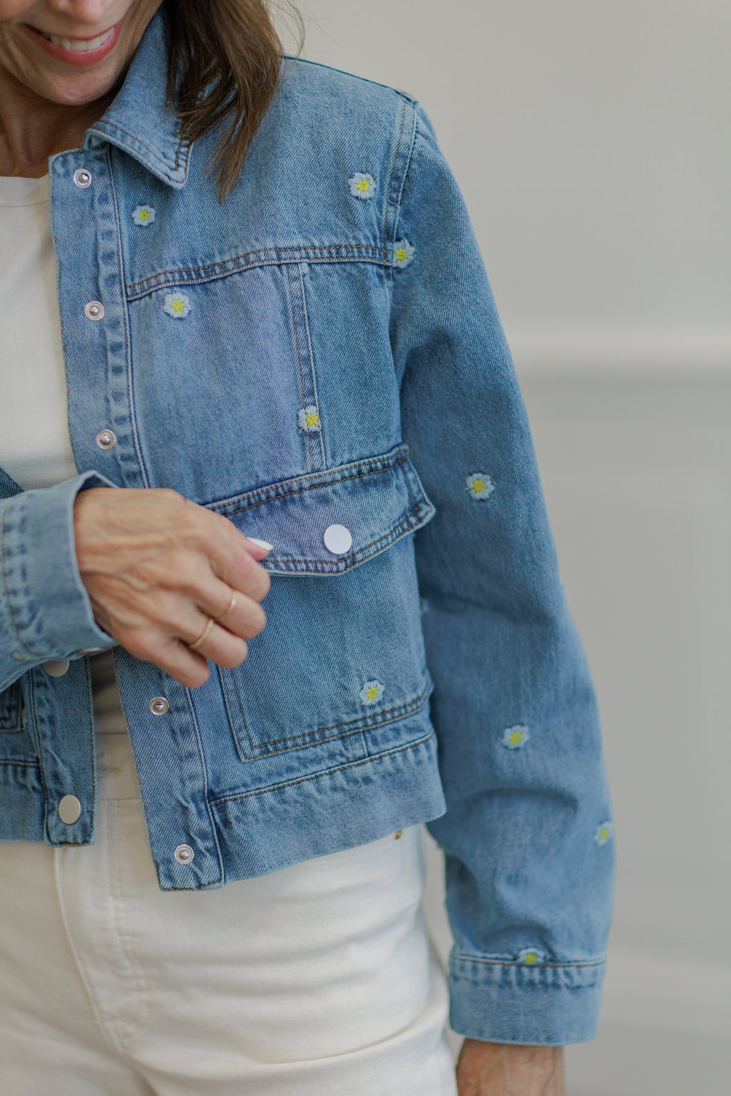 Light Wash Daisy Embroidered Cropped Denim Jacket