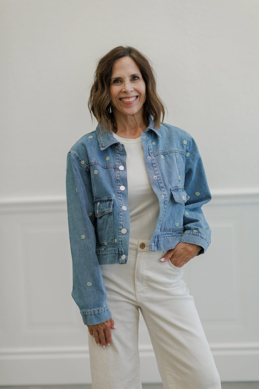 Light Wash Daisy Embroidered Cropped Denim Jacket