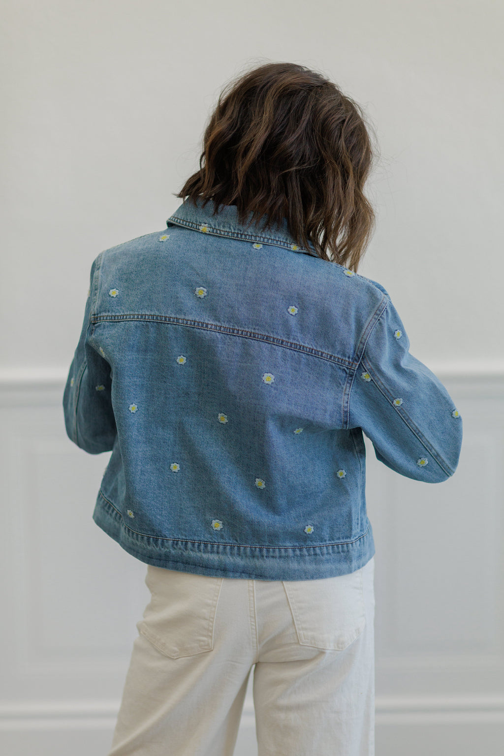 Light Wash Daisy Embroidered Cropped Denim Jacket